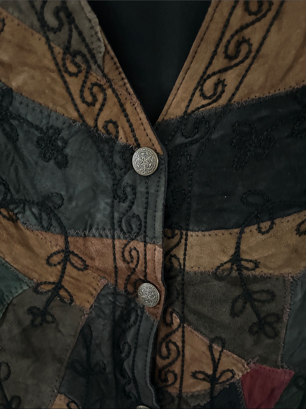 VTG Fashion Bug Patchwork Leather Vest Embroidered Floral Eclectic Grandma Y2K - Picture 4 of 14
